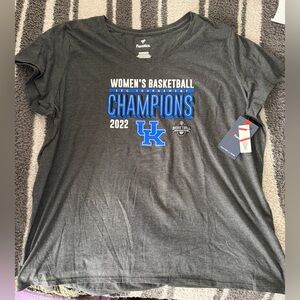 NWT WOMENS UNIVERSITY OF KENTUCKY T-SHIRT